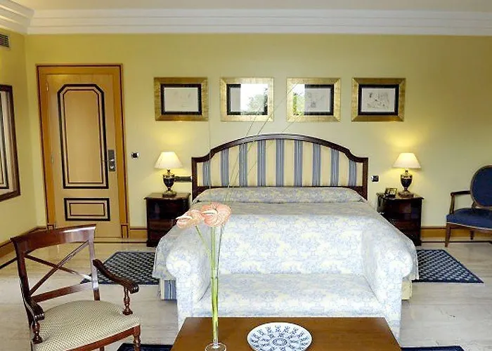 Vik - Boutique (adults Only) Hotell